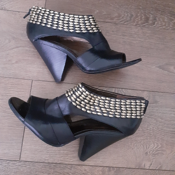 Carlos Santana Heels - Picture 3 of 5